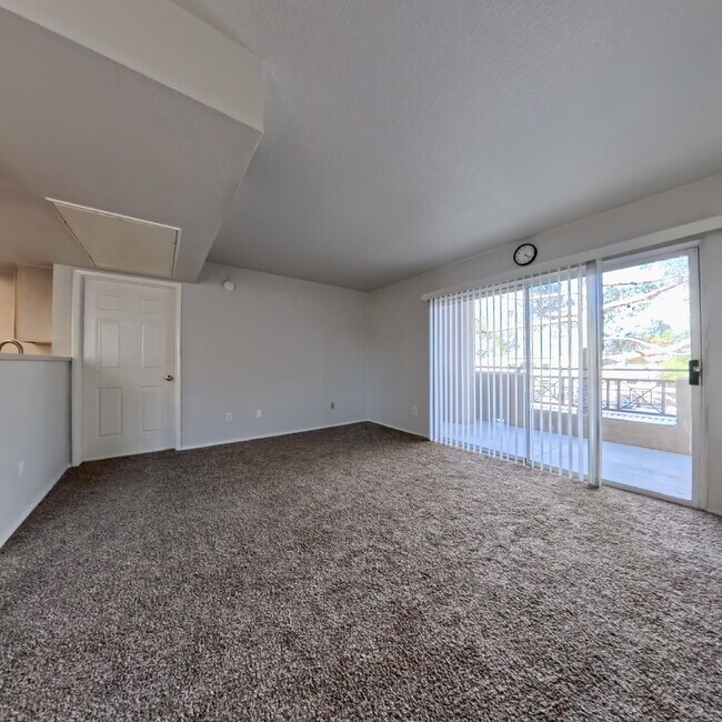 Foto del edificio - Beautiful 2-Bed, 2-Bath 2nd-Floor Condo, Conveniently Located Just Minutes from the 215 Freeway!