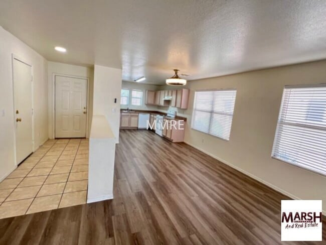 Building Photo - Very nice 3 bedroom home located in Spectr...