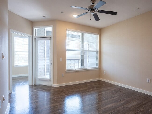 Foto del edificio - Save Big—Call Now! Get $500 Off Your Rent!