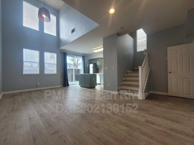 Foto del edificio - 569 Loch Lomond Way