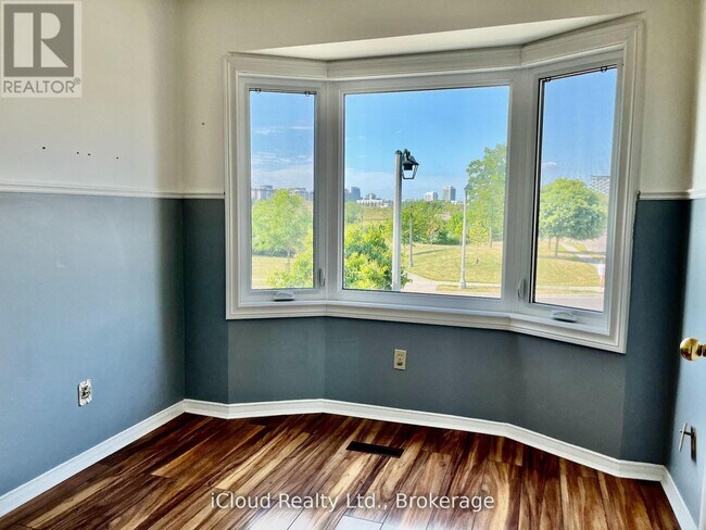 Building Photo - 40 Glenashton Dr