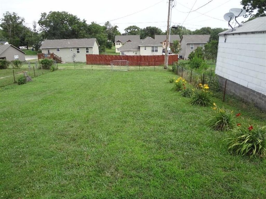Building Photo - 620 W Elm St