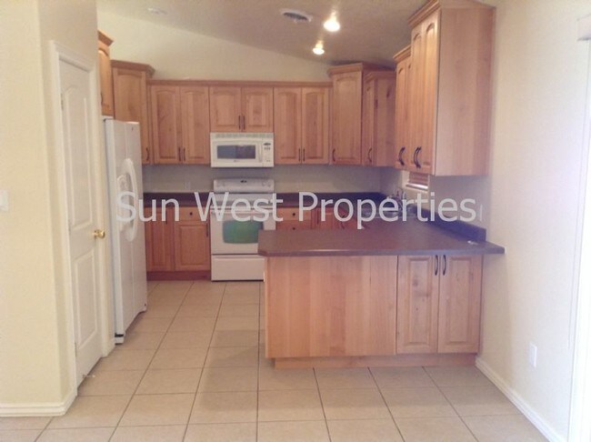 Building Photo - 817 Mesa Vista Dr