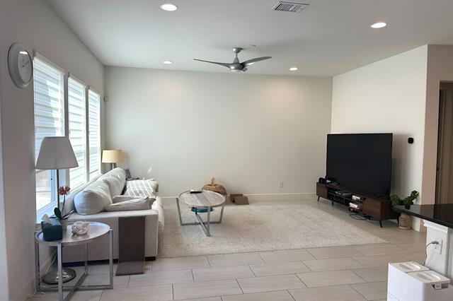 Foto del edificio - 1140 Peacock Blvd