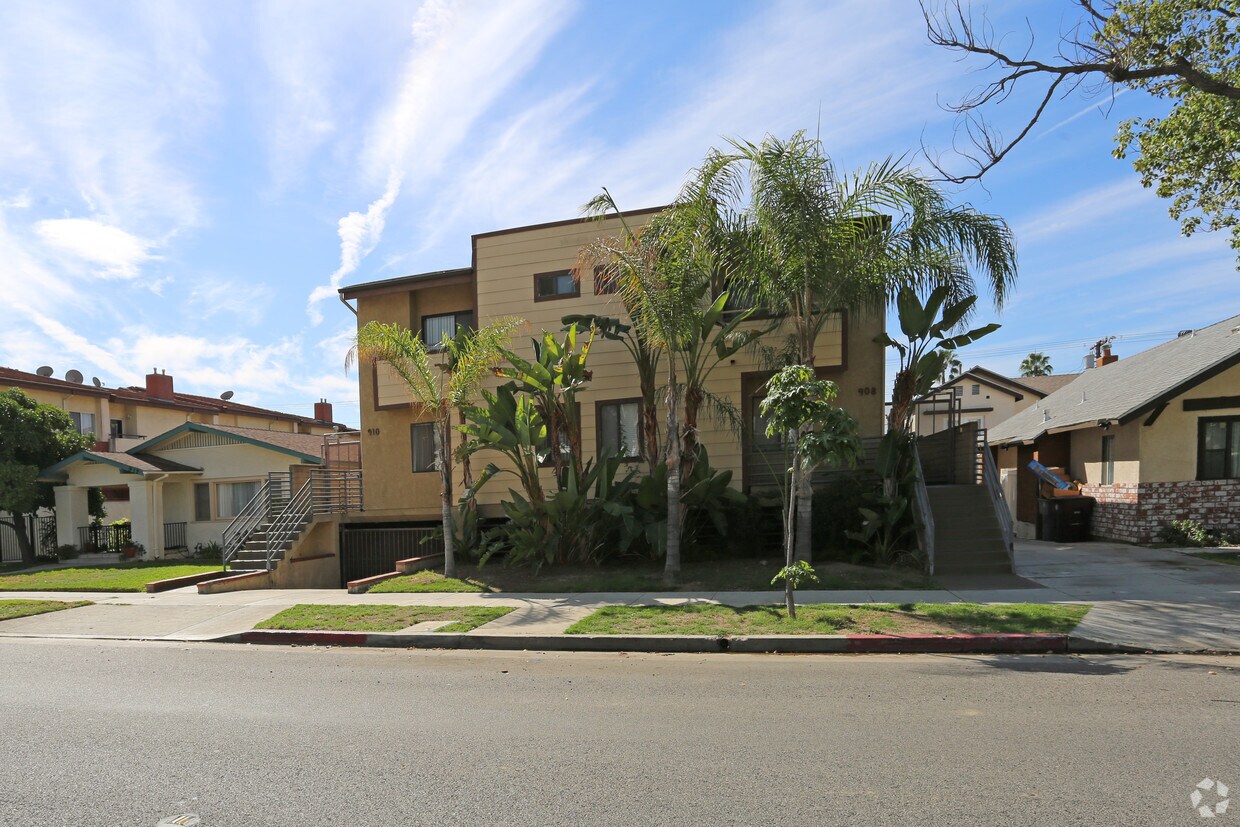 Foto del edificio - 908-910 E Harvard St