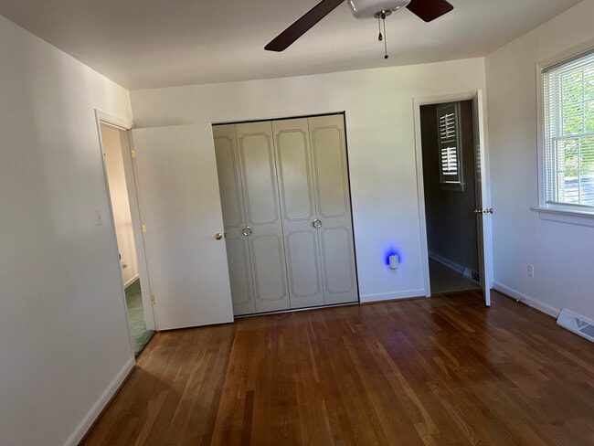 Building Photo - 9201 Woodlake Dr