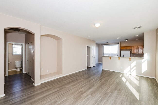 Building Photo - 548 Bayo Canyon Ct