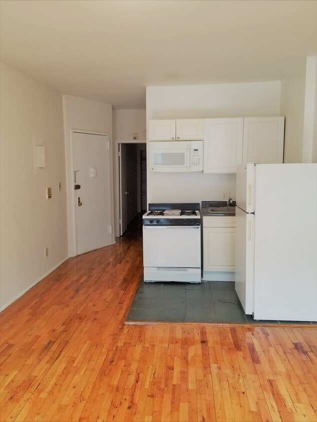 Primary Photo - 543 W 49th St