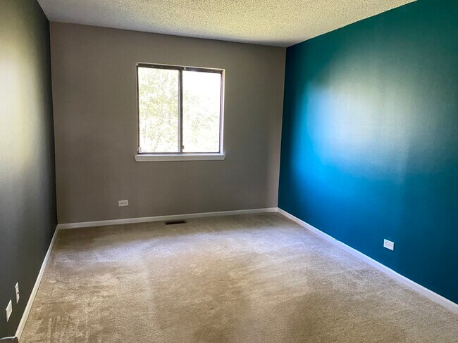 Building Photo - 4765 Whitney Dr