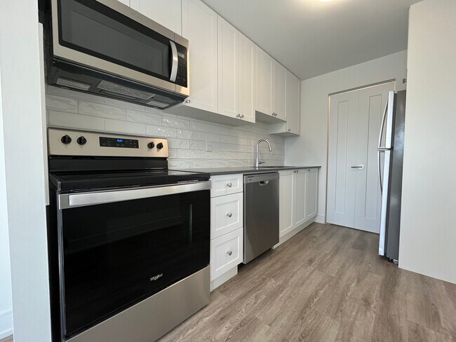 Building Photo - 205-215 Champlain Blvd
