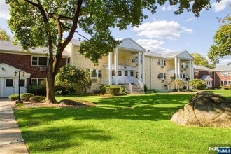Building Photo - 132 Regency Park