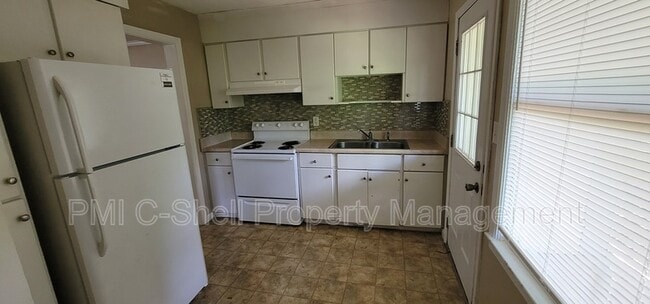 Building Photo - 216 Marine Dr