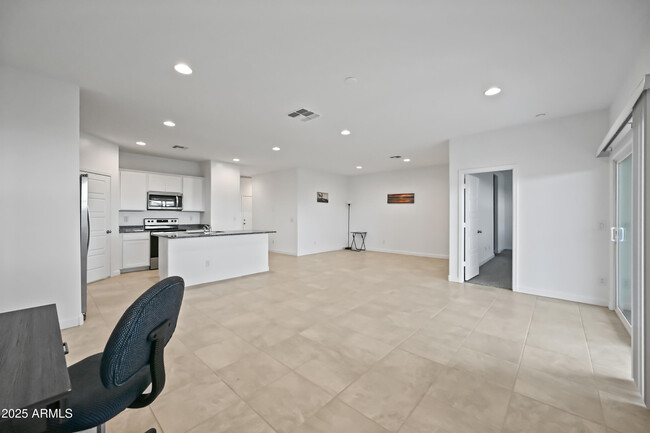 Foto del edificio - 38180 W Amalfi Ave
