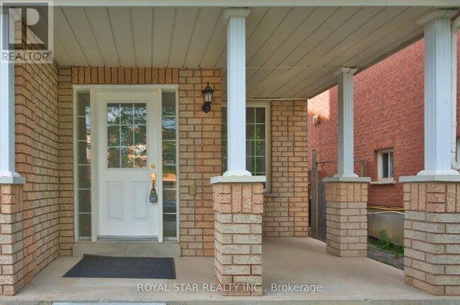 Building Photo - 15 Masters Green Crescent