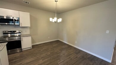 Building Photo - 9812 Grosbeak Ln