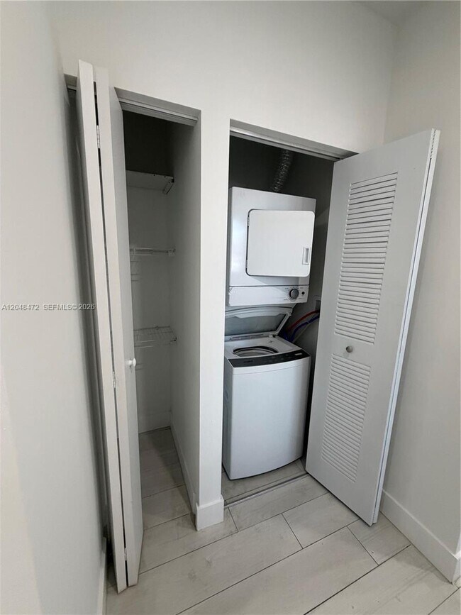 Foto del edificio - 879 E 24th St