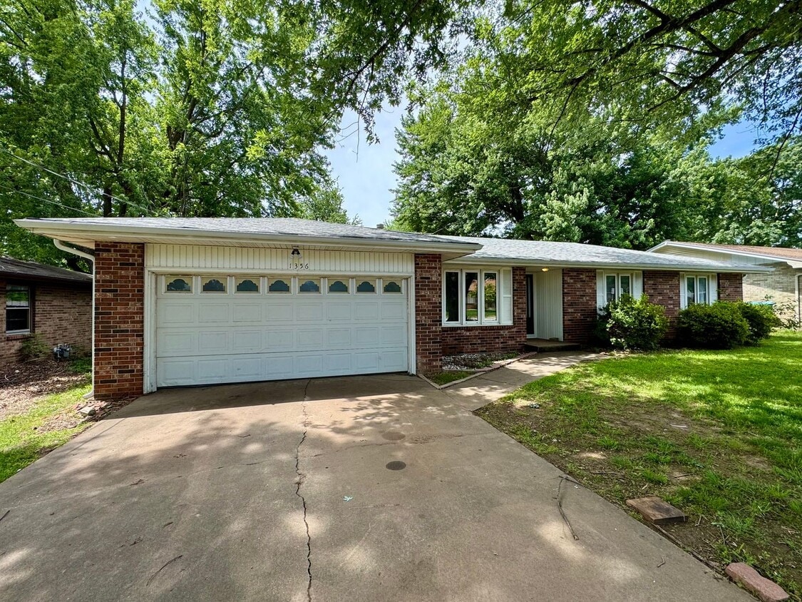 Beautiful Home in Southeast Springfield - Beautiful  Home in Southeast Springfield
