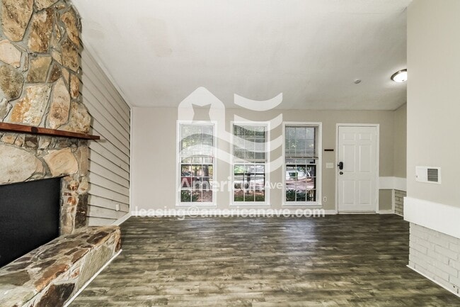 Building Photo - 14 Greys Ct