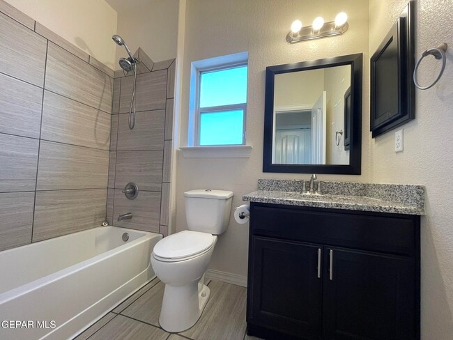 Building Photo - 101 S Manzanita Dr