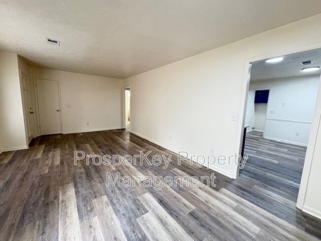 Building Photo - 634 Southern Pines Dr