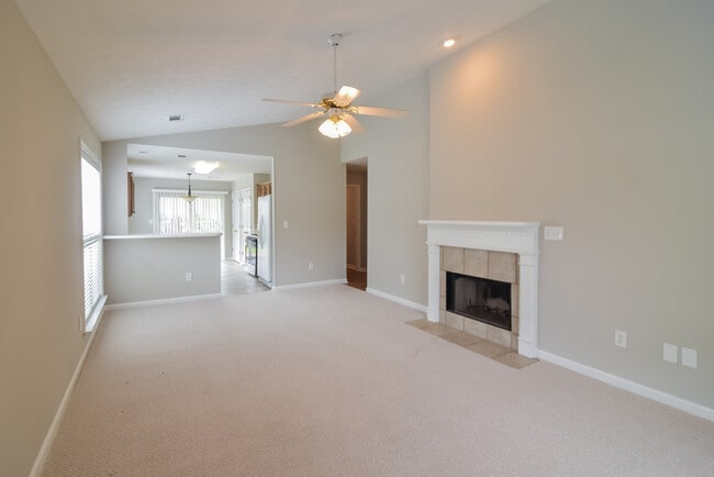 Building Photo - 4669 Young Pointe Manor