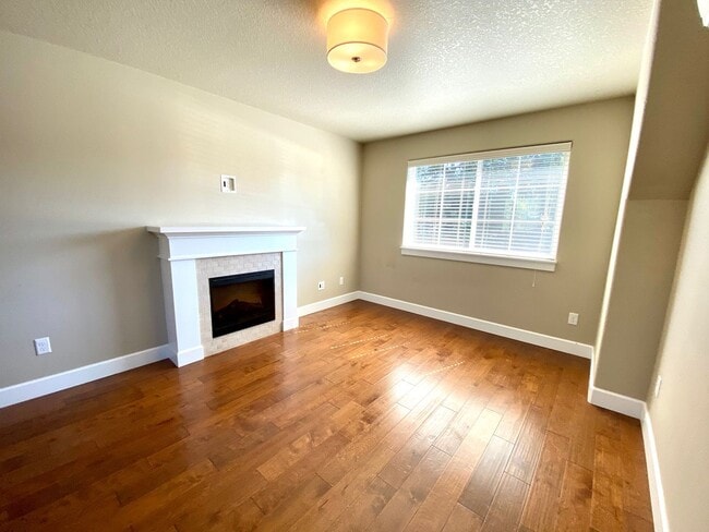 Building Photo - University Park One Bedroom