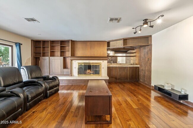 Foto del edificio - 5310 E Camelback Rd