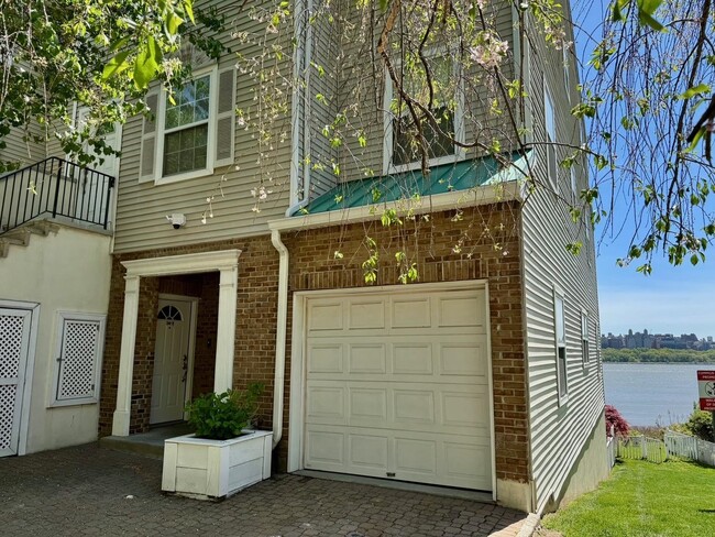 Building Photo - 34 Bergen Ridge Rd