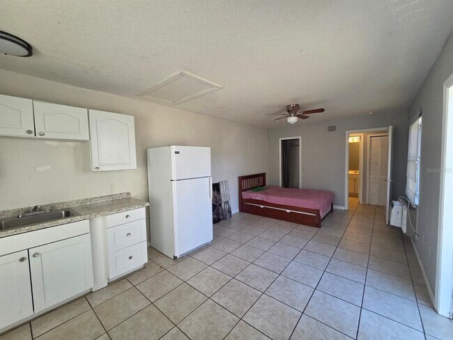 Building Photo - 475 Caribbean Dr