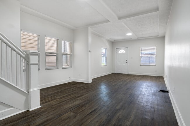 Building Photo - 410 E Beecher St
