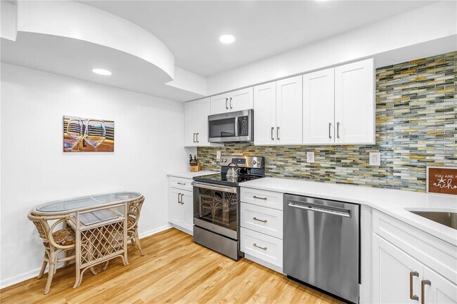 Building Photo - 6021 Bahia Del Mar Cir N
