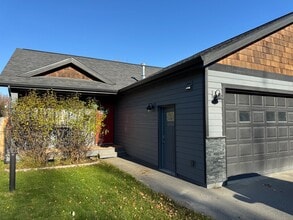 Building Photo - 741 Selina Ln