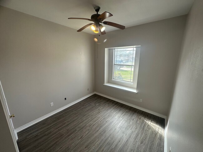 Building Photo - 6638 Bauer Dr
