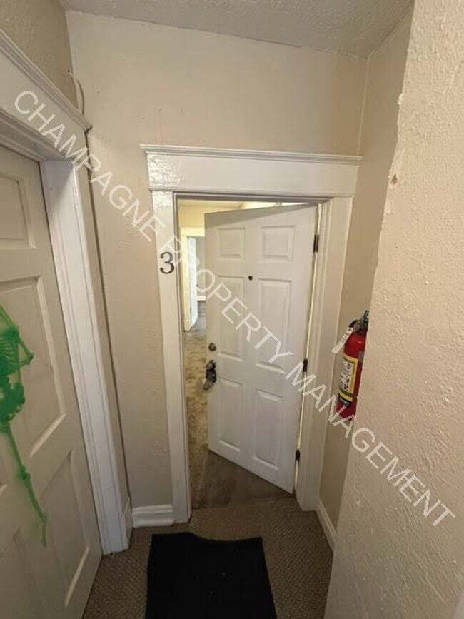 Building Photo - 4046 McGee St