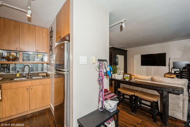 Building Photo - 2600 N Hampden Ct