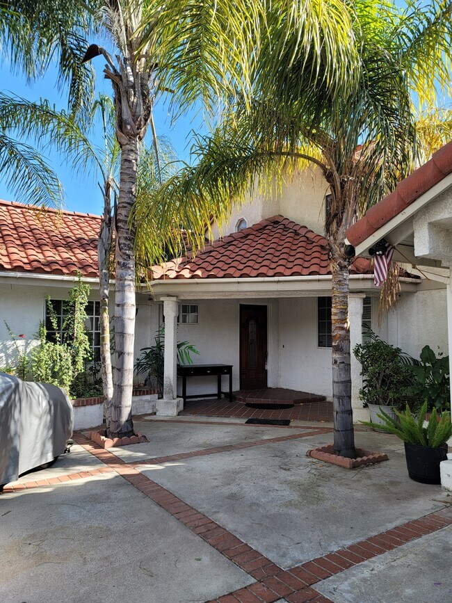 Frente - 23130 Mariano St