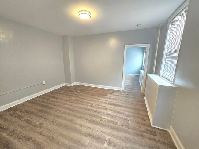Building Photo - Charming 1 bedroom, 1 bathroom apartment l...