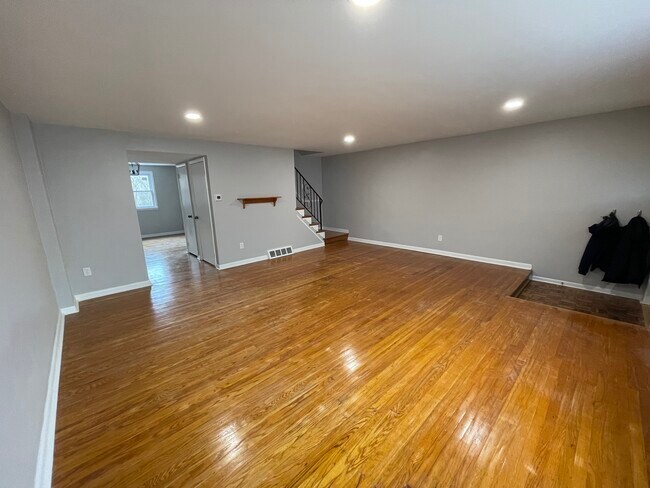 Building Photo - 1324 Powell Rd