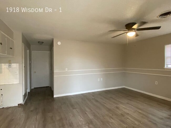 Foto del edificio - 1918 Wisdom Dr