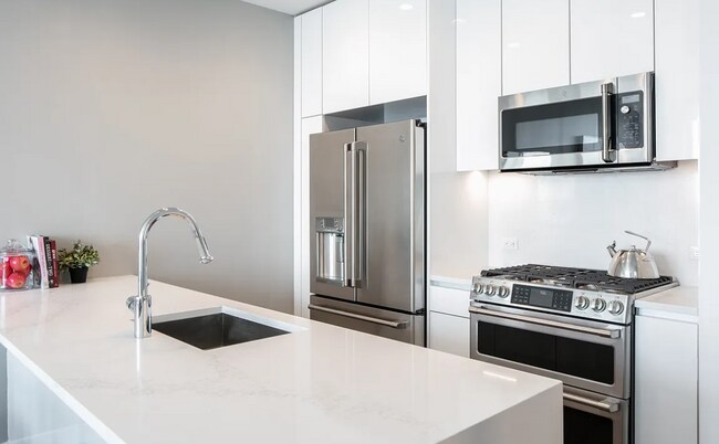 Building Photo - 511 W 36th St.