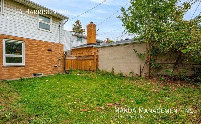 Building Photo - SPACIOUS 5 BED/3 BATH - WEST END PLUS HYDR...