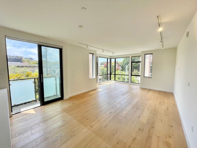 Building Photo - Prime Hayes Valley Spacious 2 Br / 2 Ba Corner Luxury Condo w/Parking - A MUST SEE - Progressive