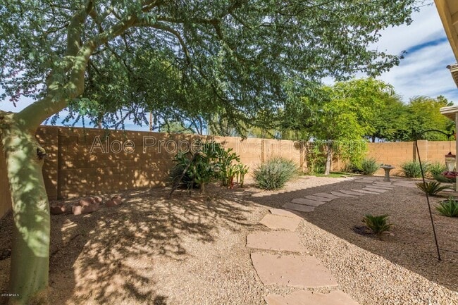 Foto del edificio - 2856 E Augusta Ave