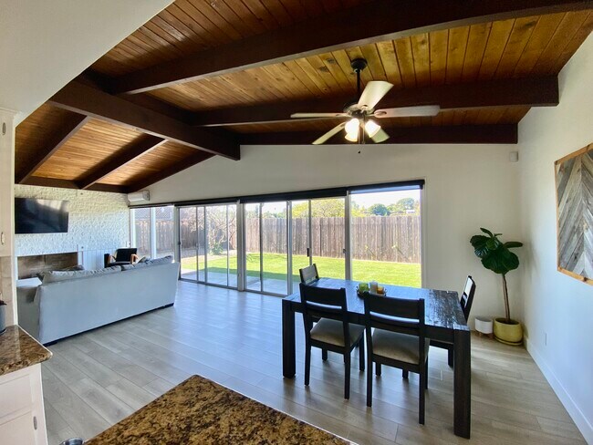 Foto del edificio - 5272 Prosperity Ln