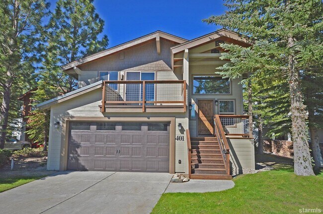 Building Photo - Beautiful pet friendly home with amazing v...