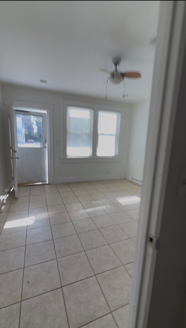 Foto del edificio - 838 W 41st St