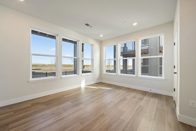 Building Photo - 10882 Lyric St