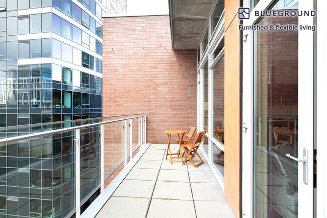 Foto del edificio - 120 Westlake Ave N