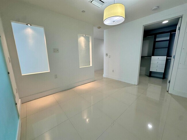Foto del edificio - 2950 NE 188th St