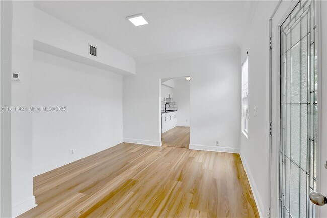 Building Photo - 224 SW 6th Ave